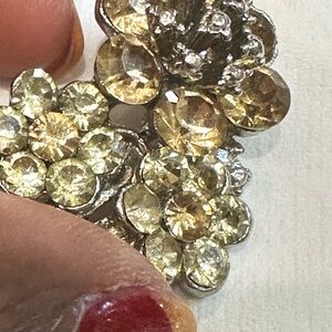 Vintage Unbranded Yellow Crystal Floral Brooch - Sparkling Women's Accessory